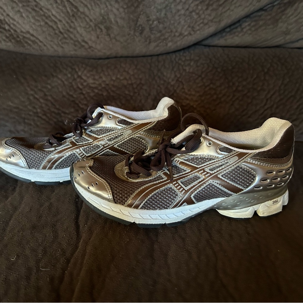 ASICS Gel Athletic Running Shoes Brown, women’s size 6